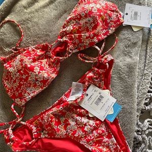 Top only!! O’Neill Mina Piper Ditzy Bikini Top.